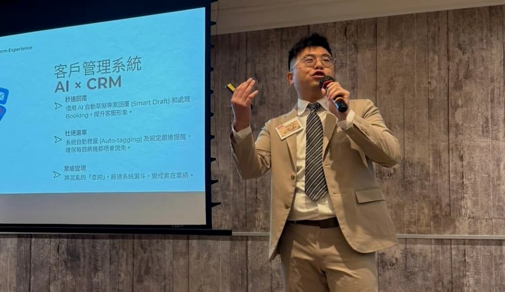 Larry Lo presenting at tech event - InnovateXP Founder and AI Consultant with 14 years experience